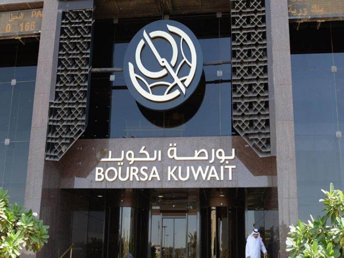 Kuwait Bourse closes lower as benchmark index drops amid regional market caution